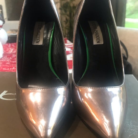 Steve Madden Darrt Pewter Heels - Picture 2 of 7